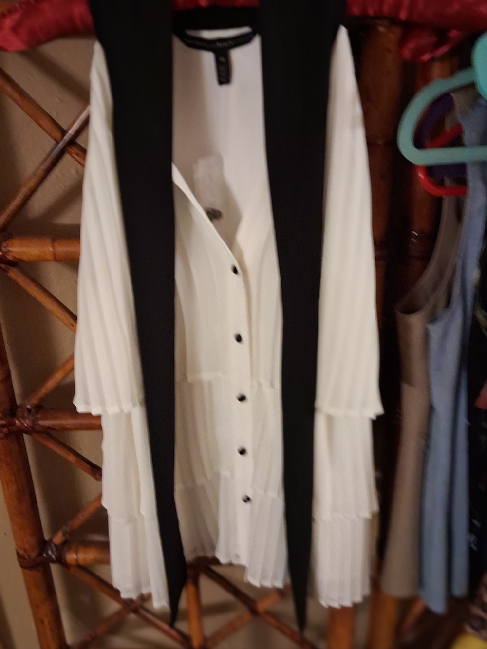 WHITE HOUSE BLACK MARKET White Pleated Button-Front Blouse with Black Long Tie
